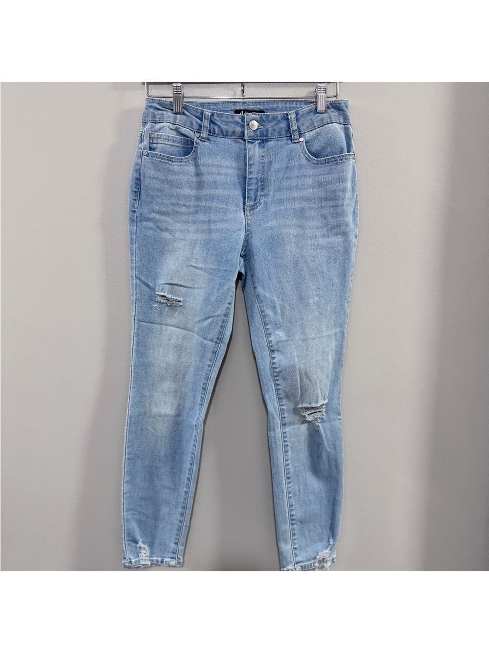 Women's d. jeans Light Blue Distressed Jeans. Size 6